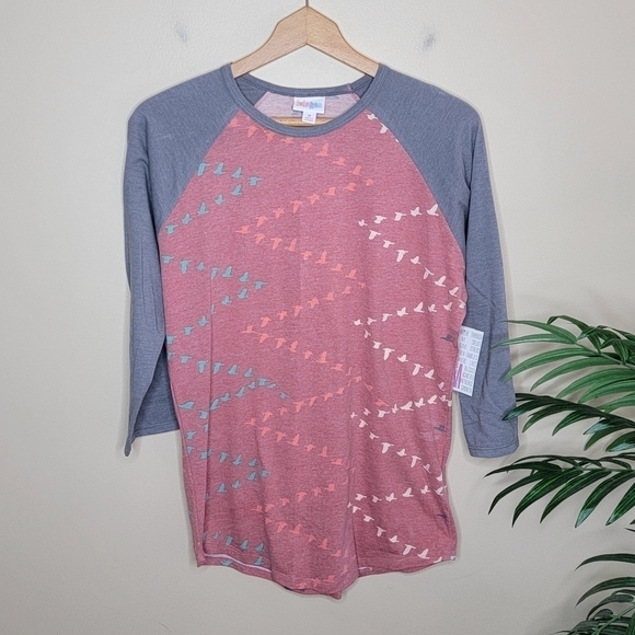 NWT LuLaRoe | Flying Bird Print Raglan Sleeve Randy Tee Size Medium - Picture 1 of 5
